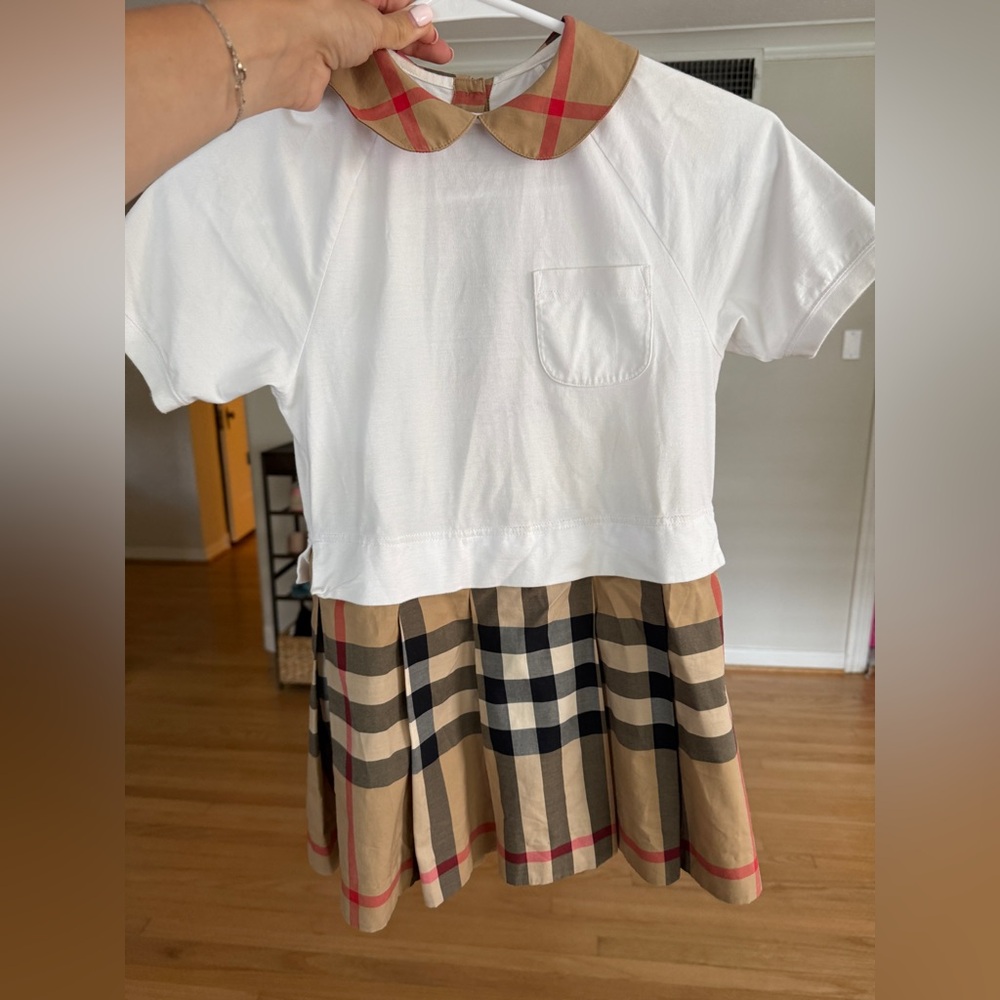 Burberry White and Tan Short Sleeve Dress
  For girl 8 years(128 cm)